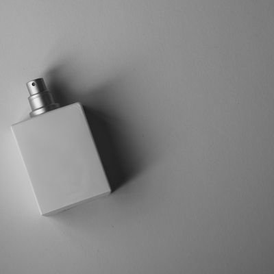 White Minimal Perfume